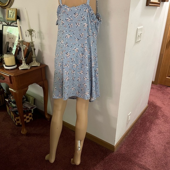 NWT this fits more like XL stretches - Picture 9 of 11